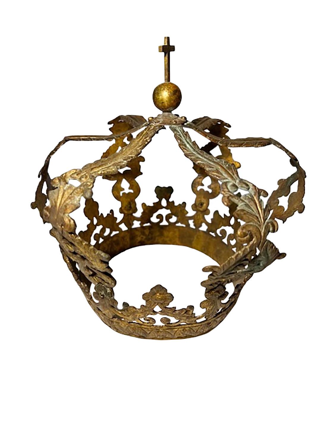 An 18th century Italian bronze crown handcrafted with beautiful scroll work and leaf designs. Has an orb surmounted by a cross on top.