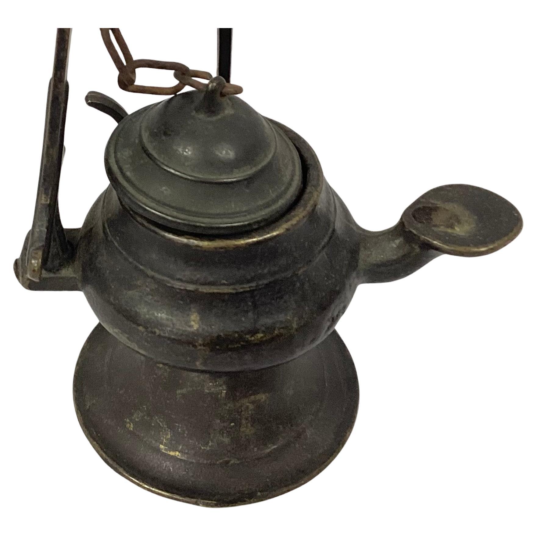 Lampe à huile suspendue en bronze italien du 18e siècle Bon état - En vente à Bradenton, FL