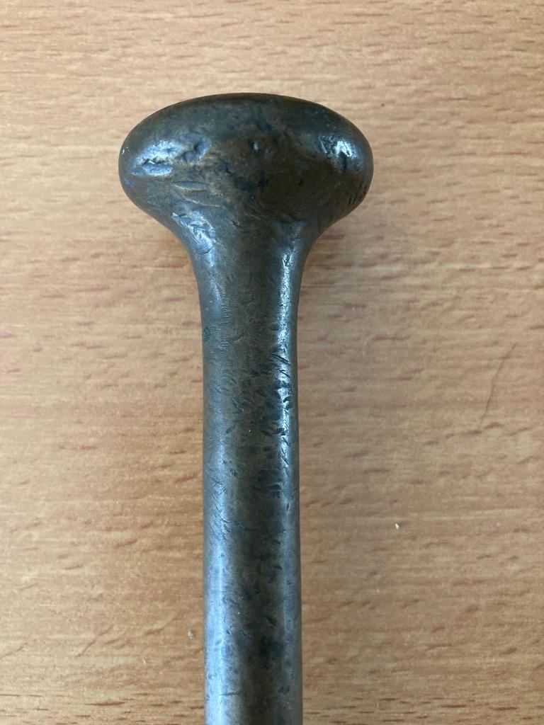 Pestle italien du 18ème siècle pour un monument funéraire, 9 pouces de long Bon état - En vente à Stamford, CT