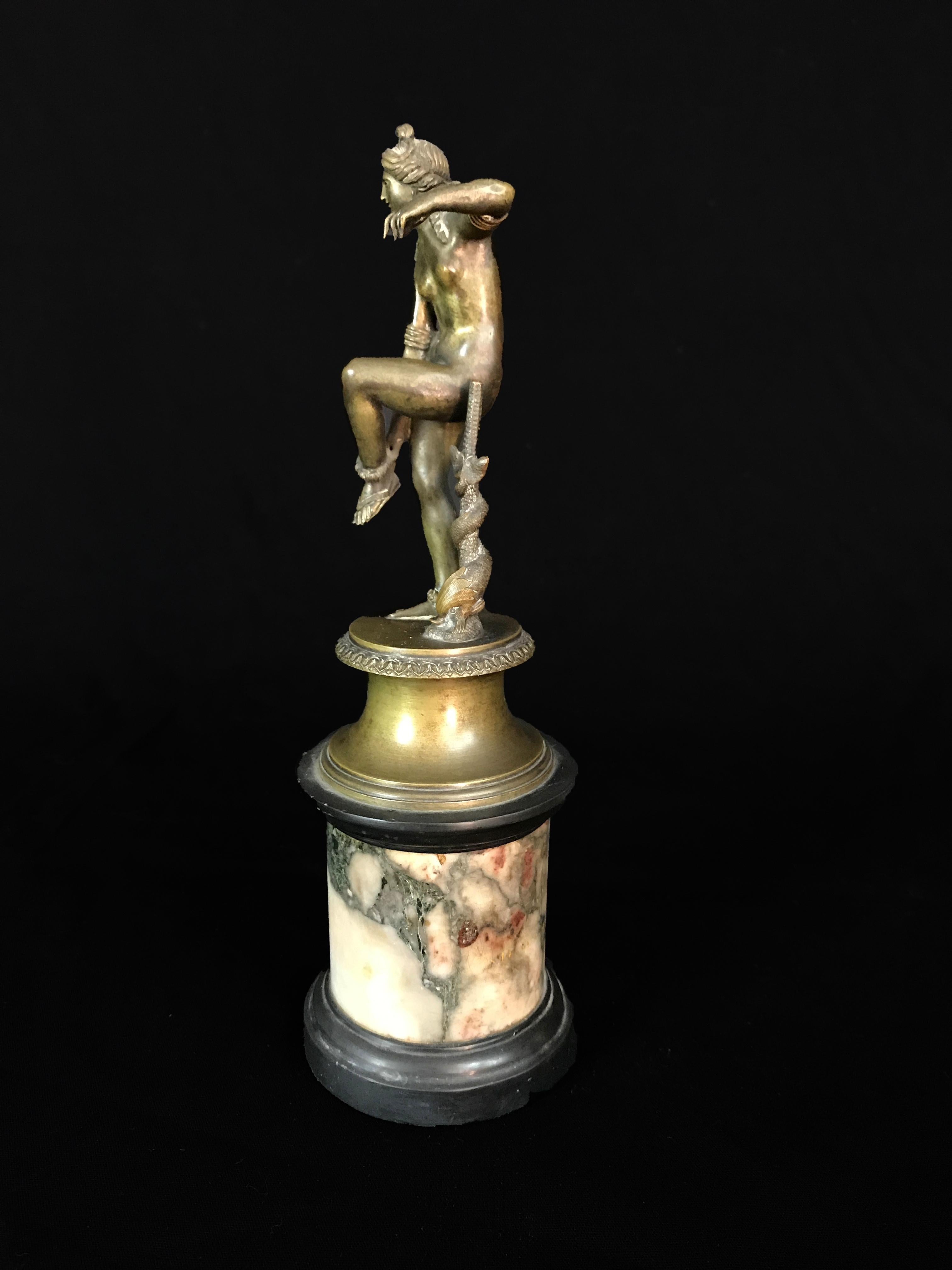 18th Century, Italian Bronze Sculpture with Venus Removing Her Sandal For Sale 2