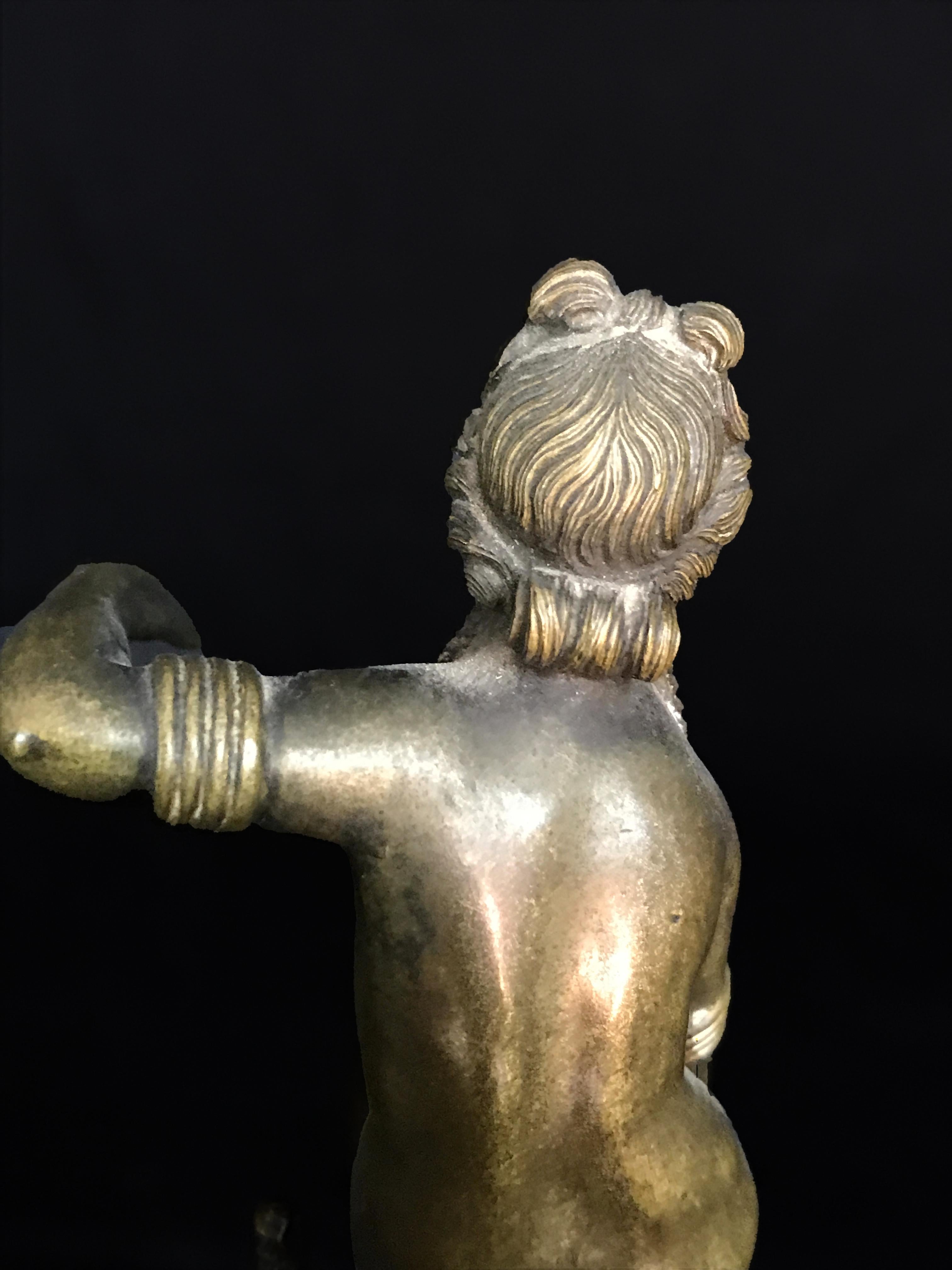 Siglo XVIII, Escultura italiana de bronce con Venus quitándose la sandalia en venta 6