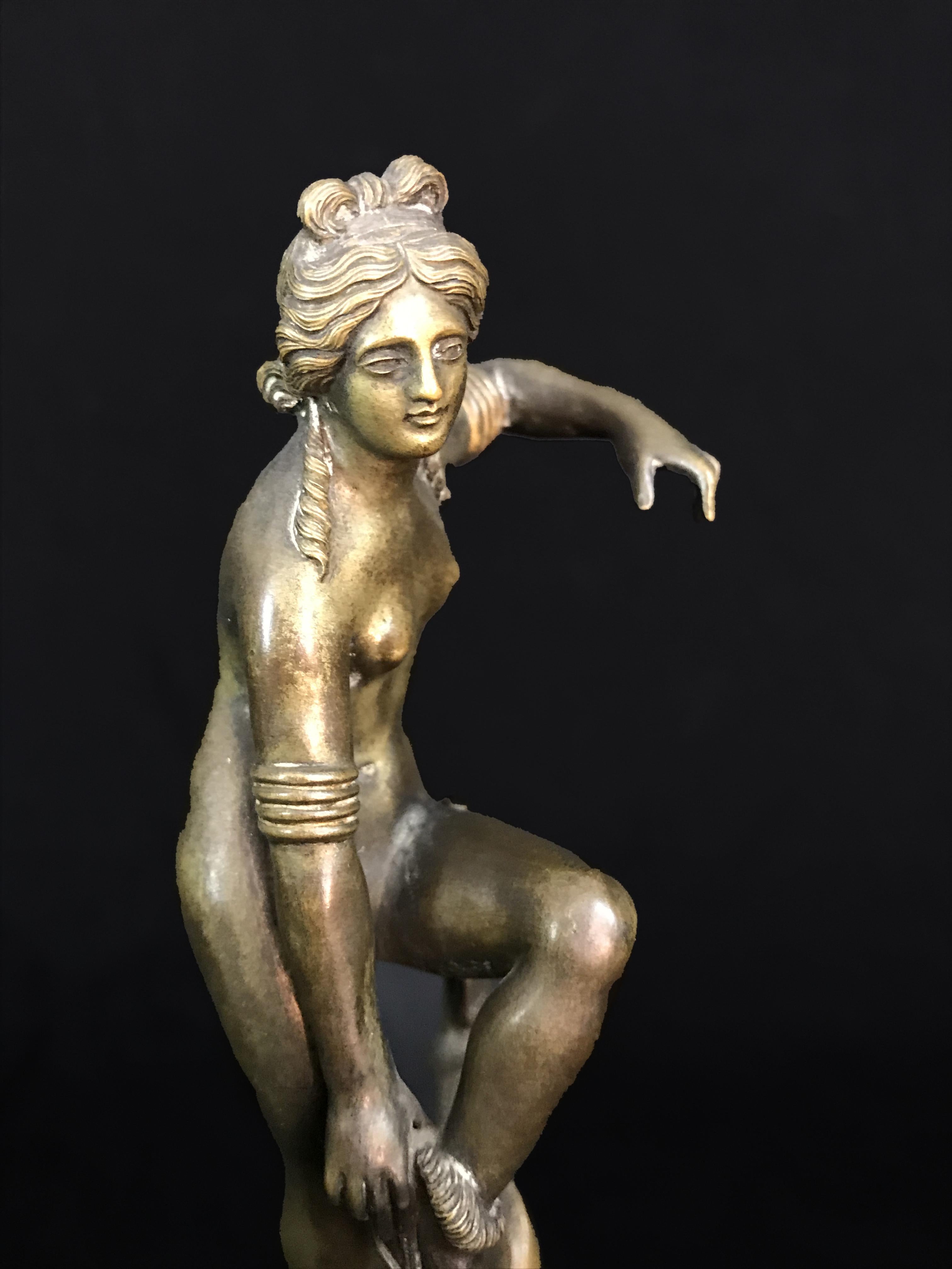 18th Century, Italian Bronze Sculpture with Venus Removing Her Sandal For Sale 8