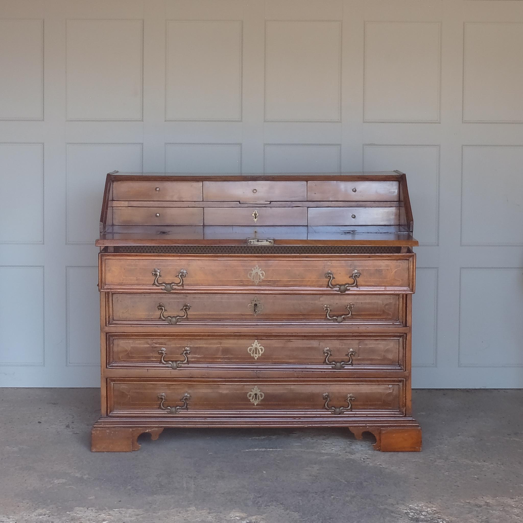 18th Century Italian Bureau In Good Condition For Sale In Kettering, GB