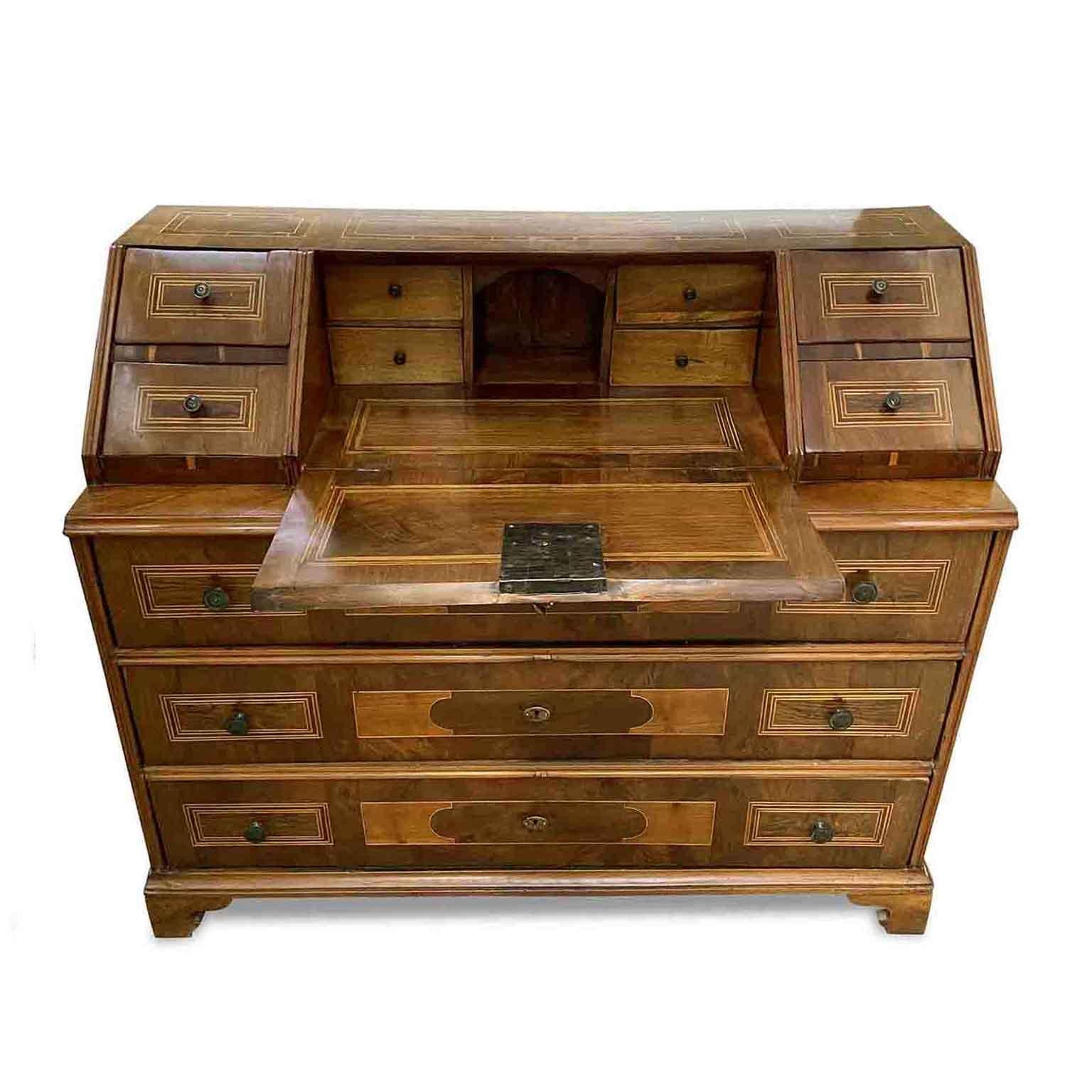 18th Century Italian Drop Front Bureau Large Walnut Chest of Drawers In Good Condition In Milan, IT