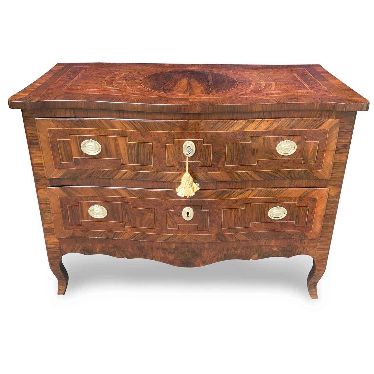 18th Century Italian Burl Marquetry Commode Bolognese Louis XV Chest of Drawers In Good Condition For Sale In Milan, IT