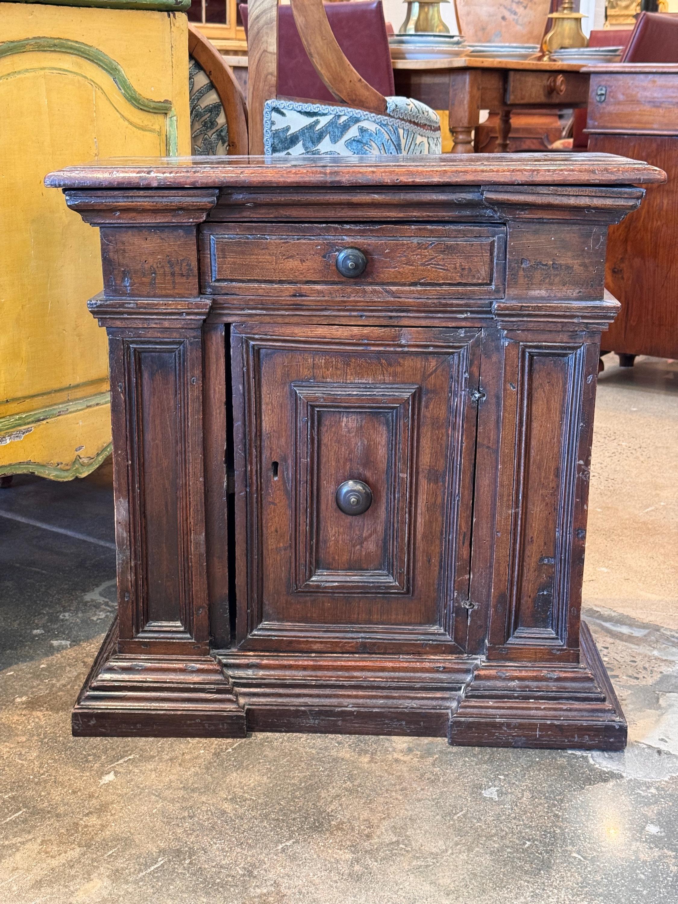 18th Century Italian Cabinet In Good Condition For Sale In Charlottesville, VA