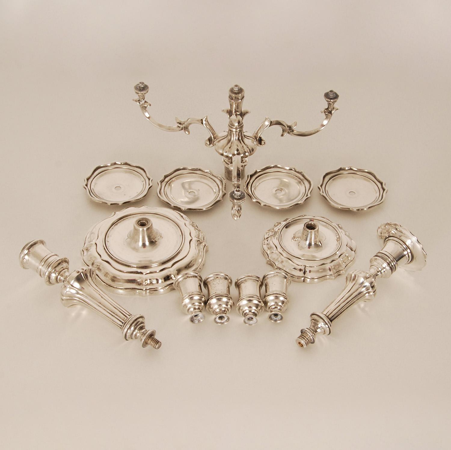 Paire de chandeliers italiens rococo en argent sterling du 18ème siècle de Venise en vente 7