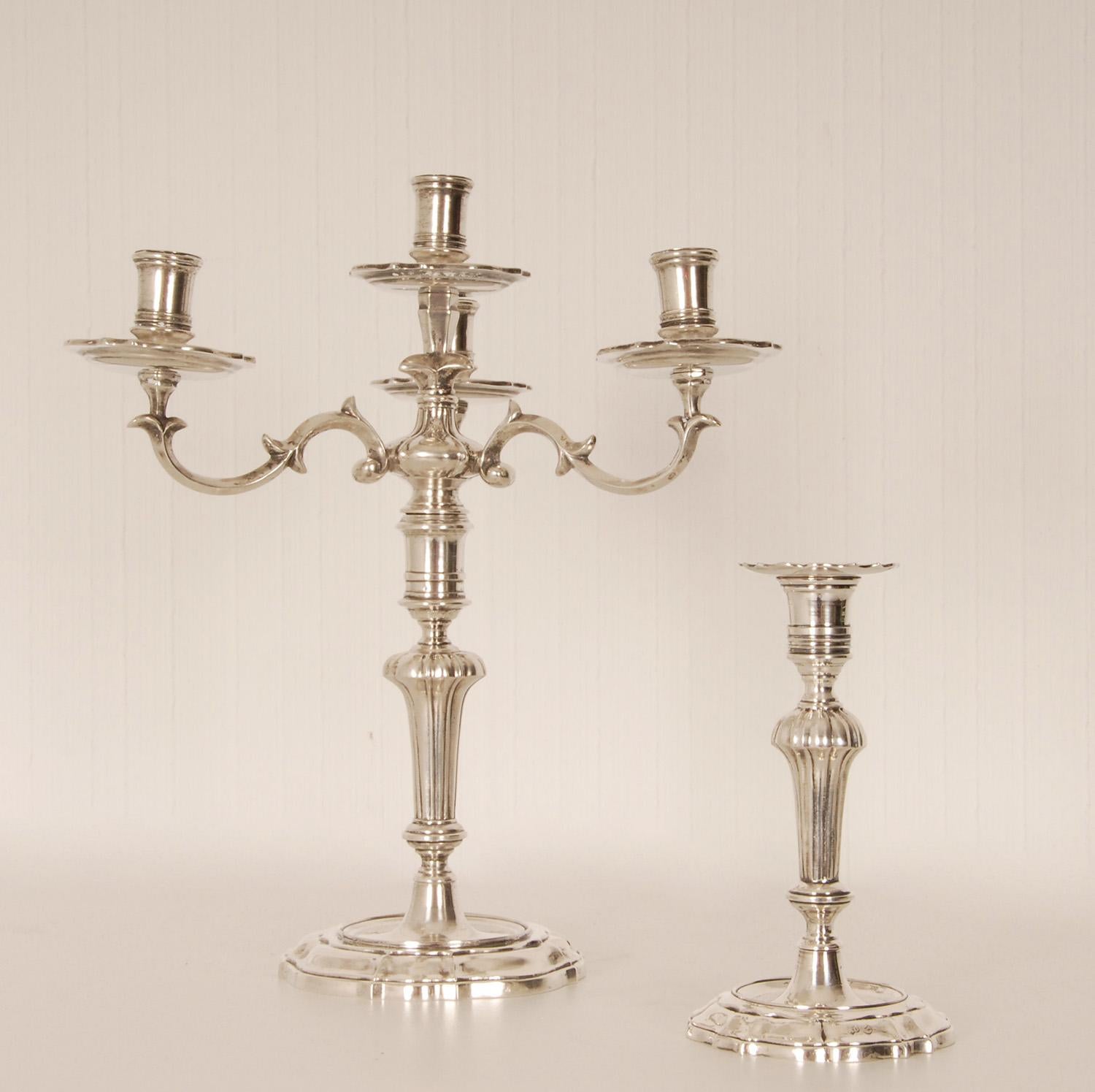 Paire de chandeliers italiens rococo en argent sterling du 18ème siècle de Venise en vente 2