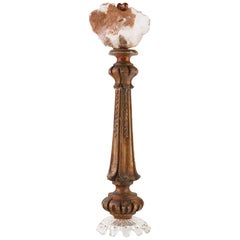 Candelero italiano del siglo XVIII con cristal de forma libre y perlas barrocas sobre bobeche