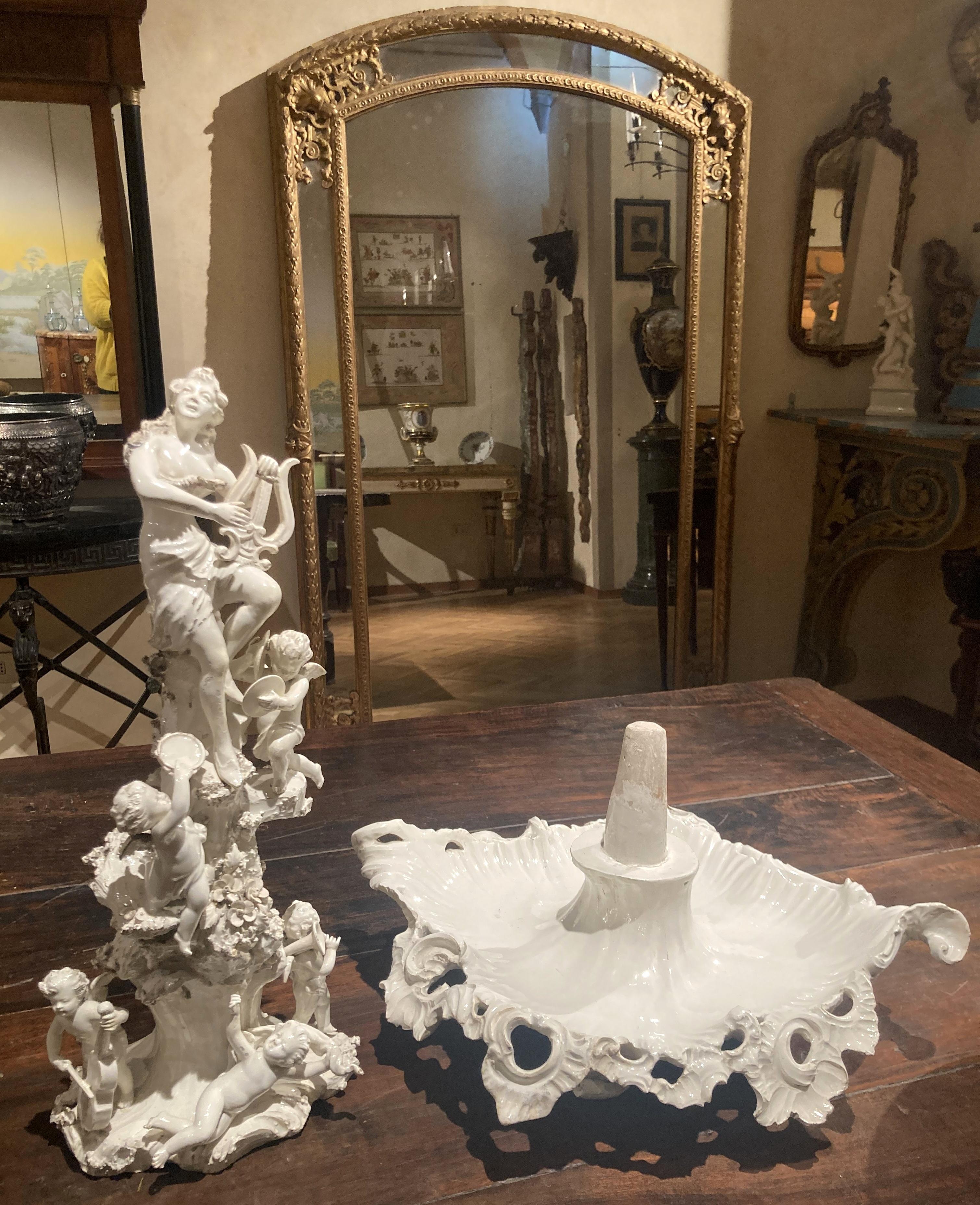 Centre de table figuratif italien du 18ème siècle en porcelaine émaillée blanche de Capodimonte en vente 5