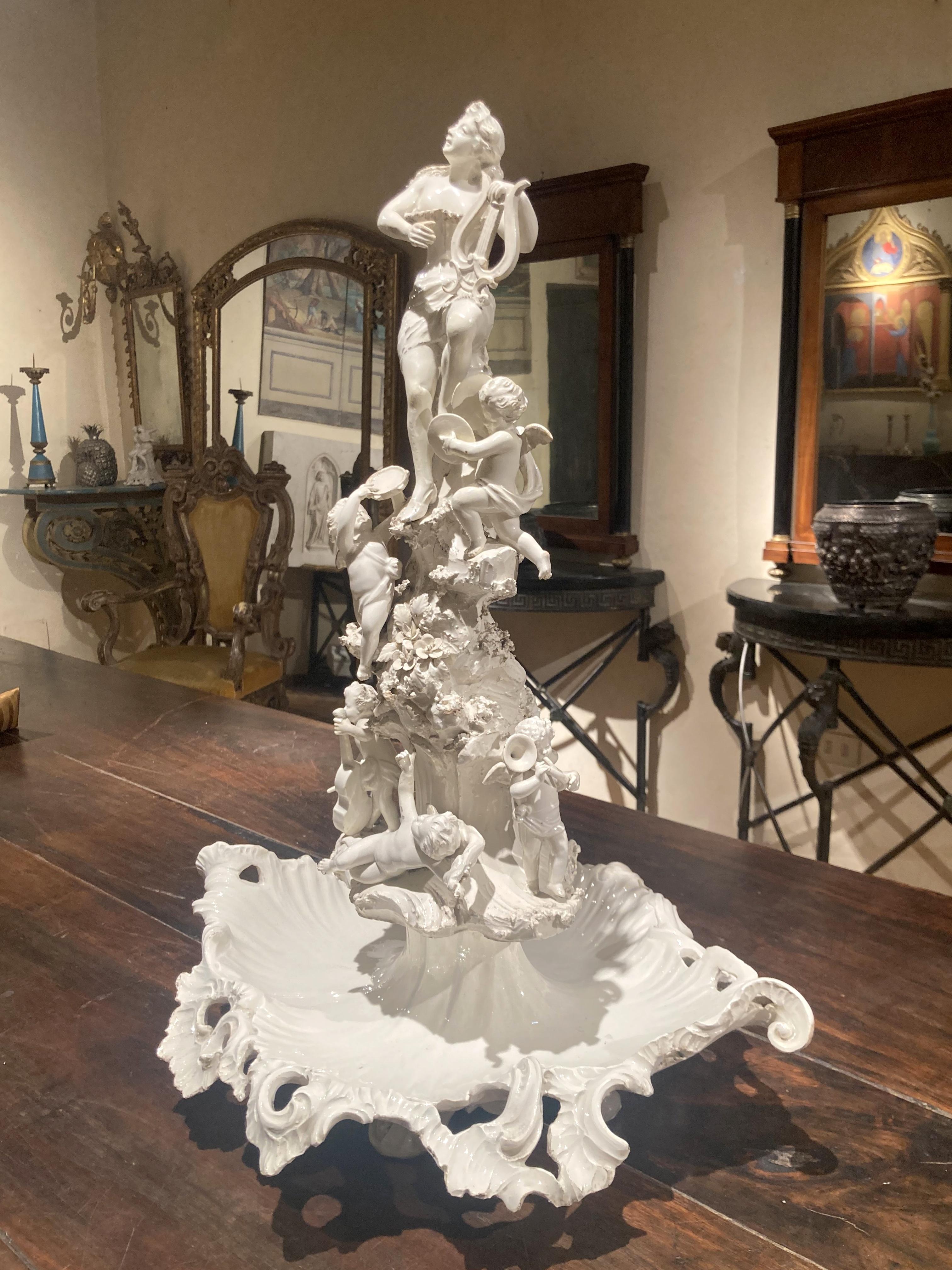 18th Century Italian Capodimonte White Glazez Porcelain Figural Centerpiece In Good Condition For Sale In Firenze, IT