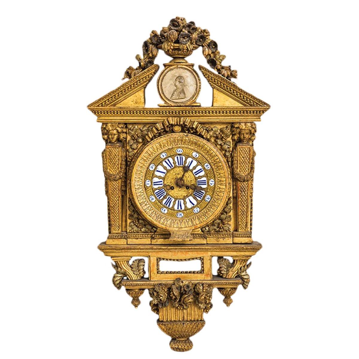 Italian ancient carved wooden gold-plated Cartel wall clock.
Signed, dated, and situated: Johannes Bapta Vivaldi Roma 1768.
Material and techniques: carved wood, giltwood
Place of origin: Rome
18th century.
 