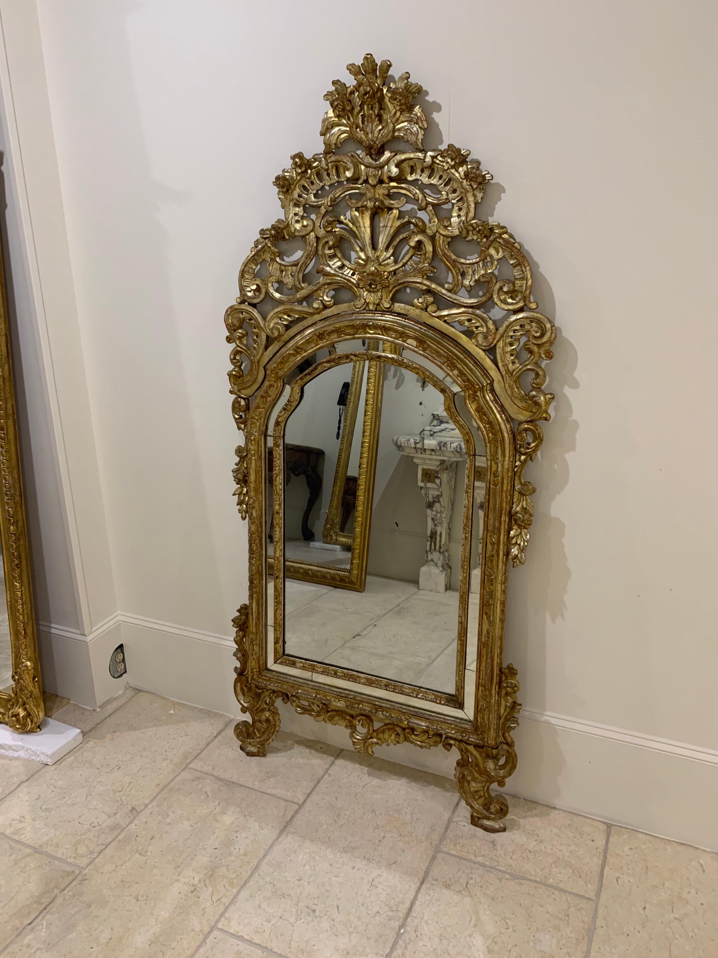 18th Century Italian Carved and Giltwood Mirror In Good Condition In Dallas, TX