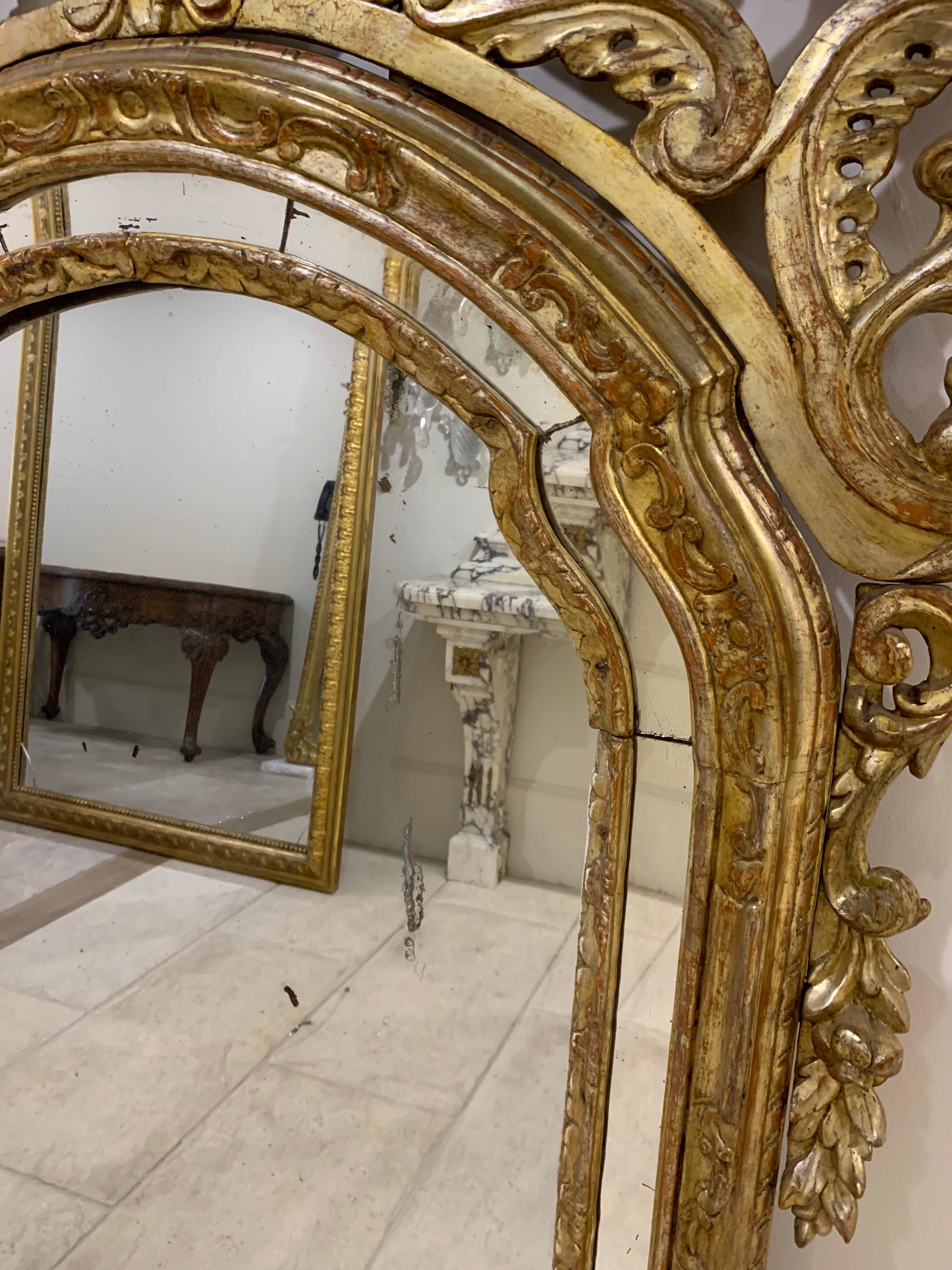 18th Century Italian Carved and Giltwood Mirror 1