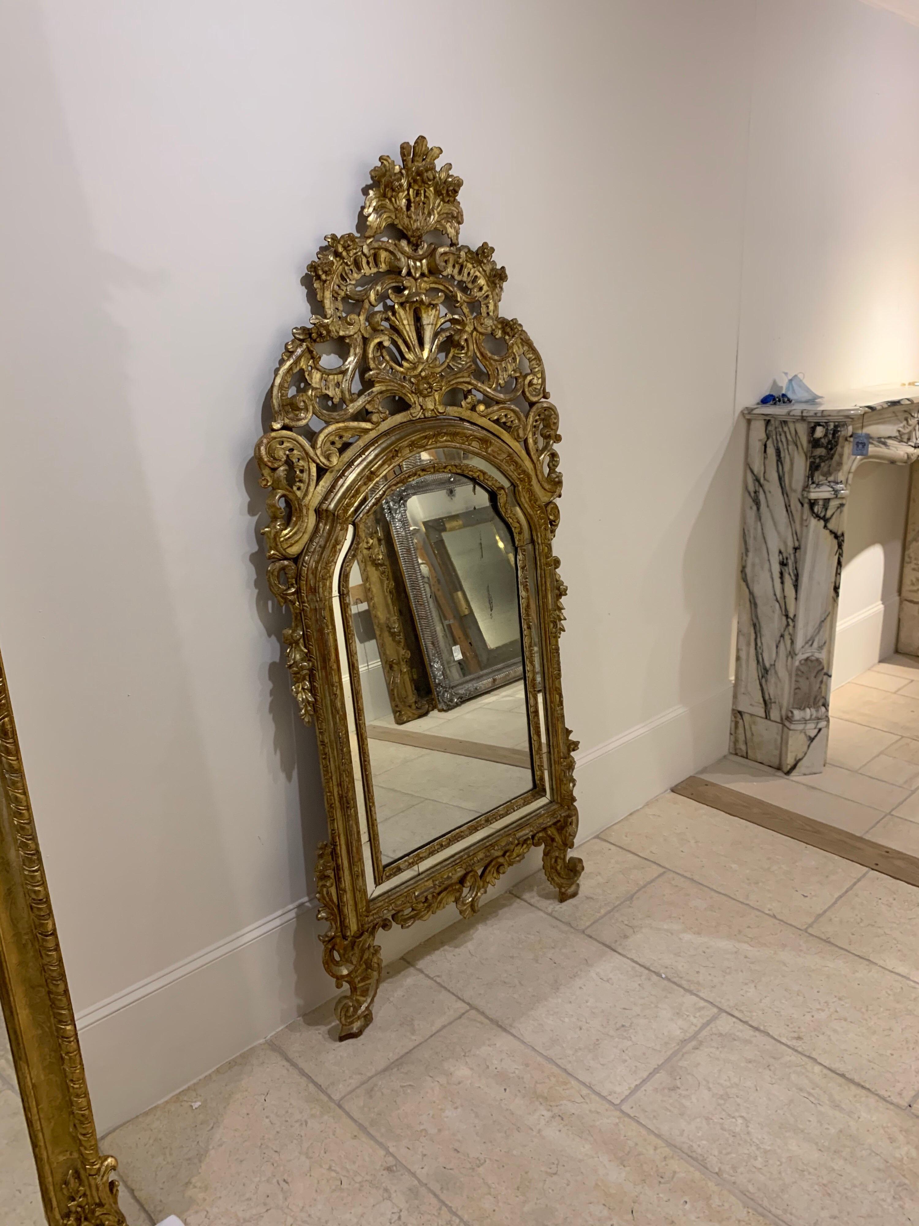 18th Century Italian Carved and Giltwood Mirror 3