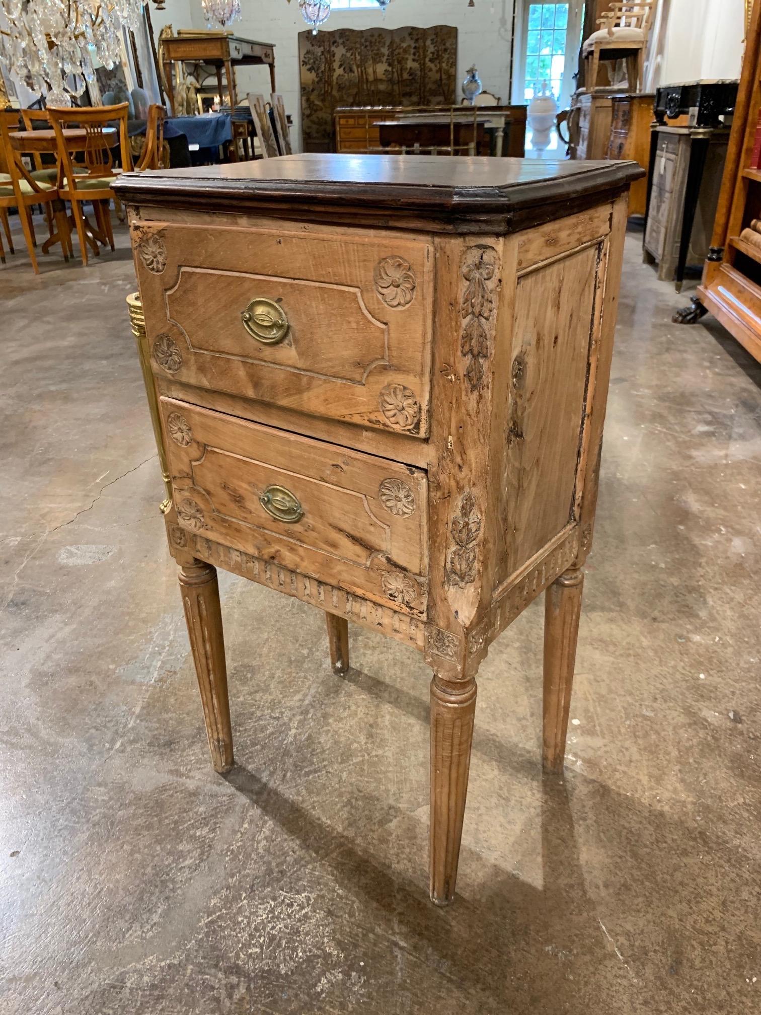 Handsome 18th century Italian carved and bleached walnut side table. Very nice carvings and 2 drawers for storage. A great accent piece!