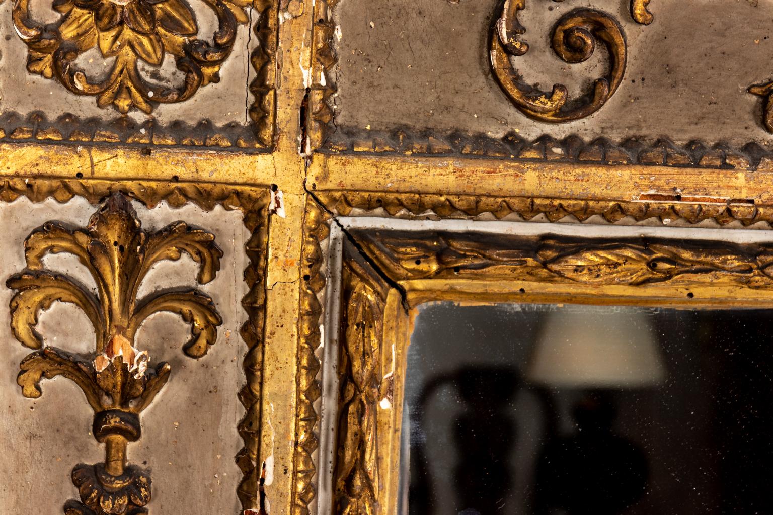 18th Century Italian Carved and Gilded Mirror For Sale 5