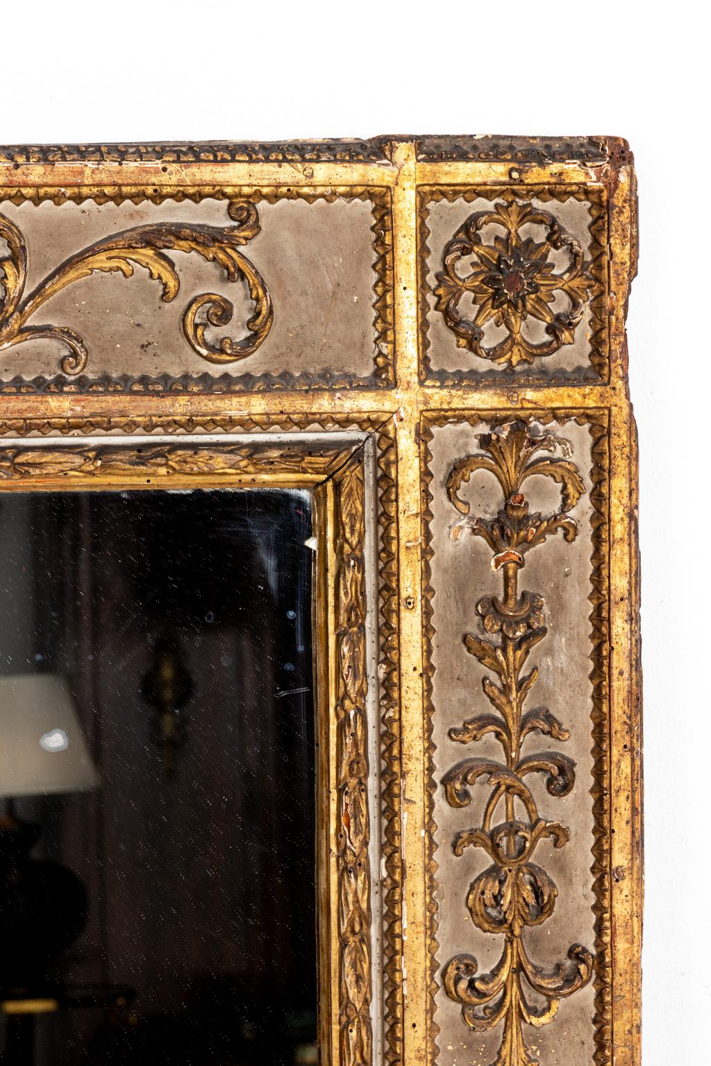 18th Century Italian Carved and Gilded Mirror For Sale 1