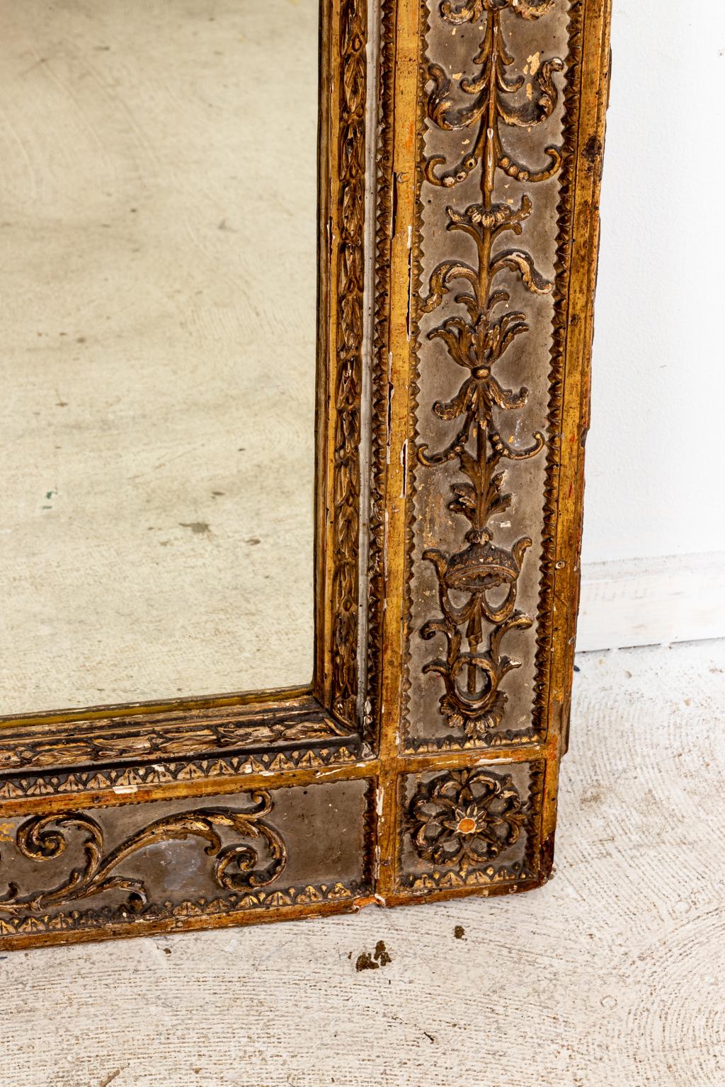18th Century Italian Carved and Gilded Mirror For Sale 3