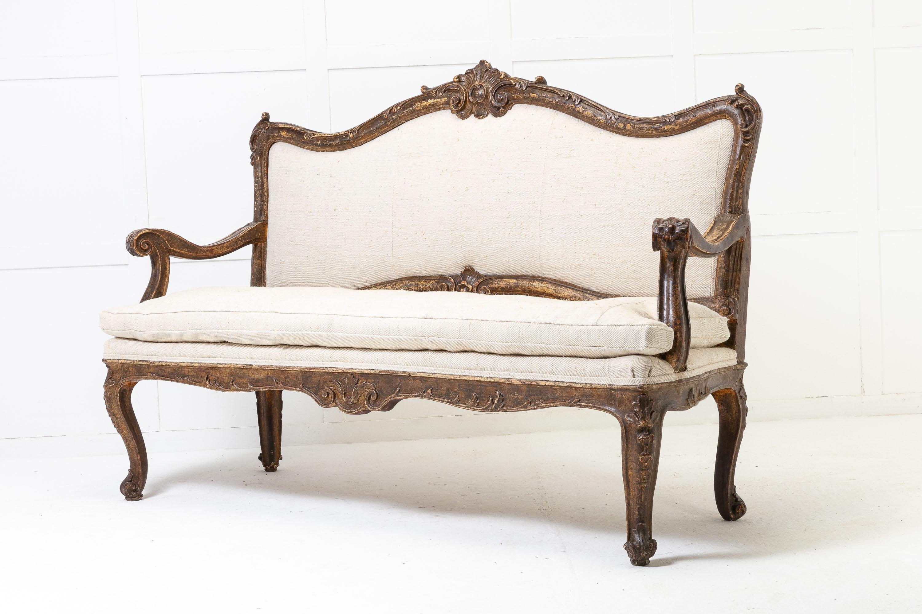 18th Century Italian Carved and Gilded Sofa For Sale 2