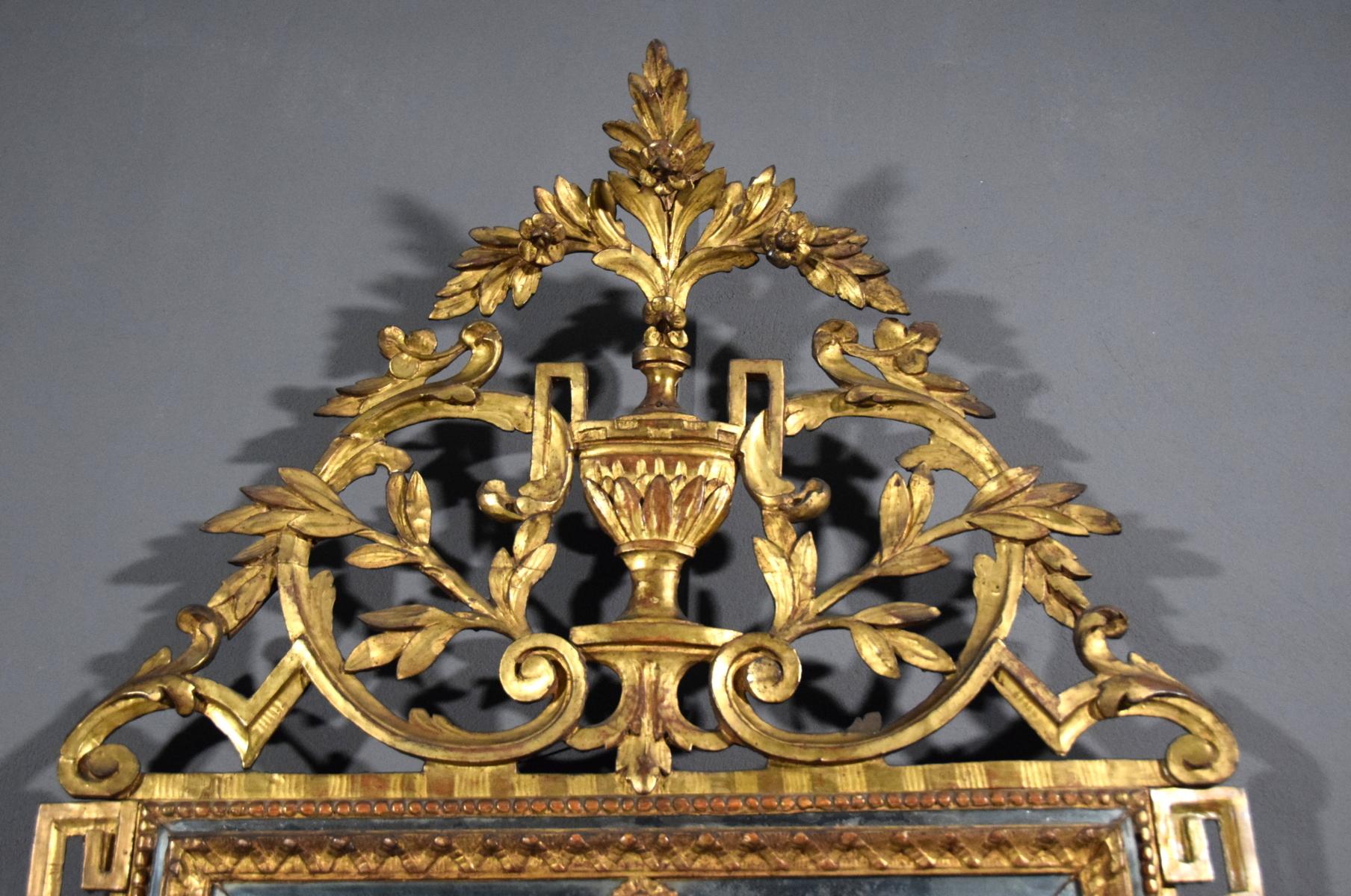 18th Century Italian Carved and Gilded Wood Mirror 6