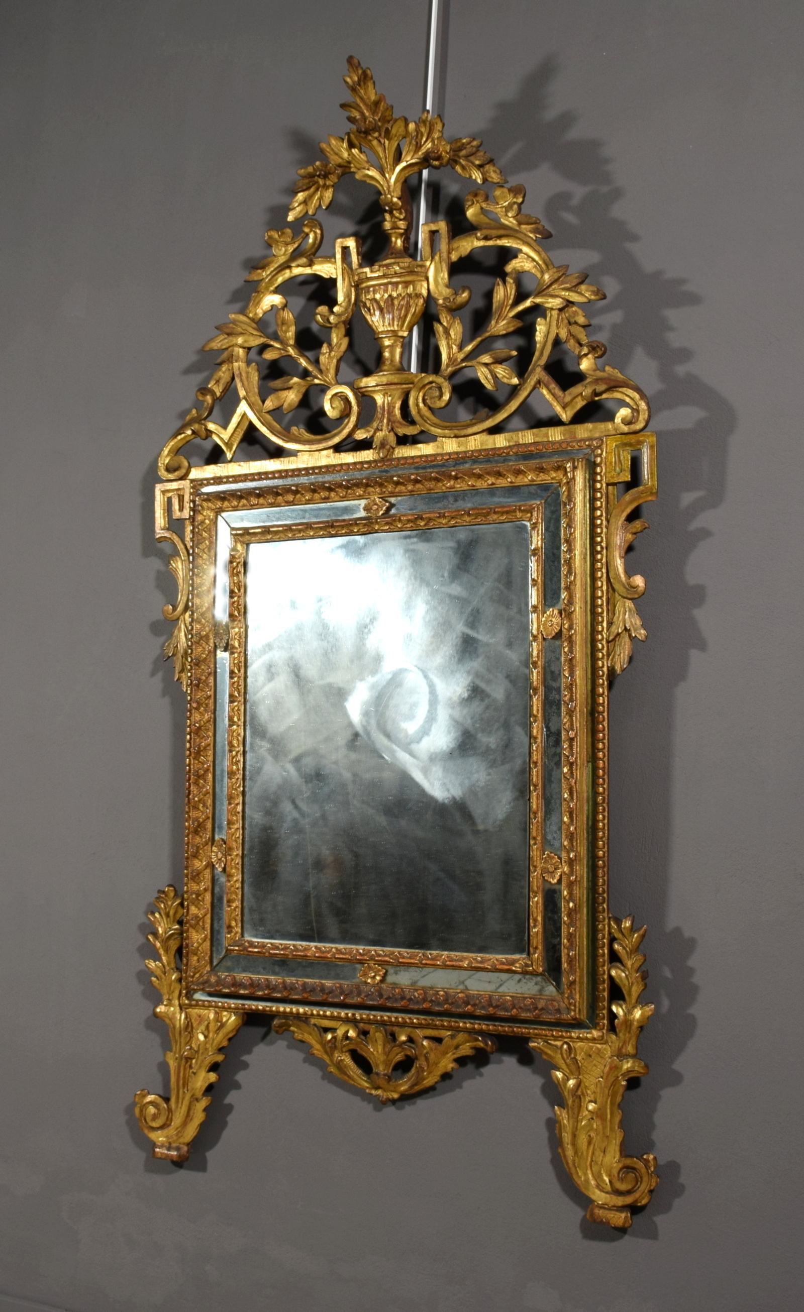 Louis XV 18th Century Italian Carved and Gilded Wood Mirror