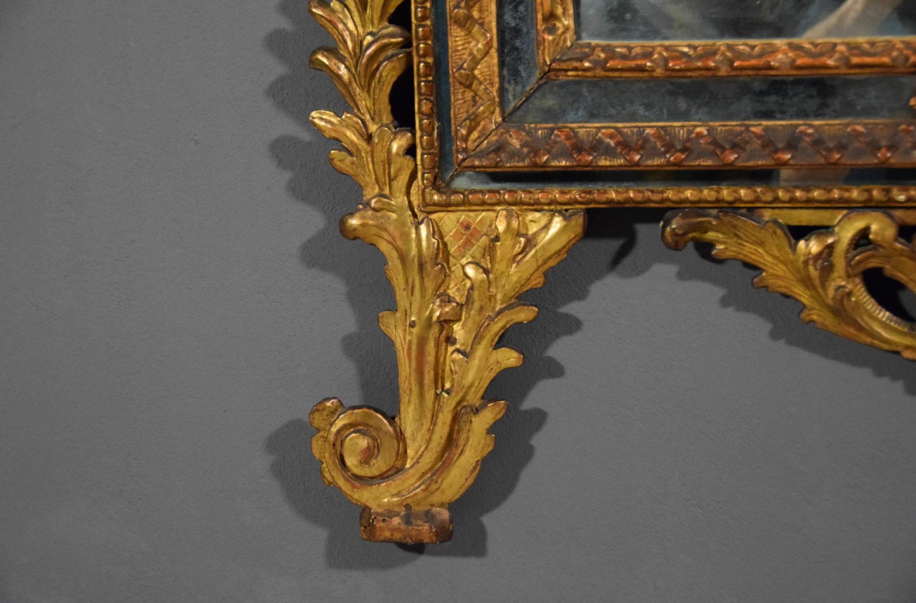 18th Century Italian Carved and Gilded Wood Mirror 1