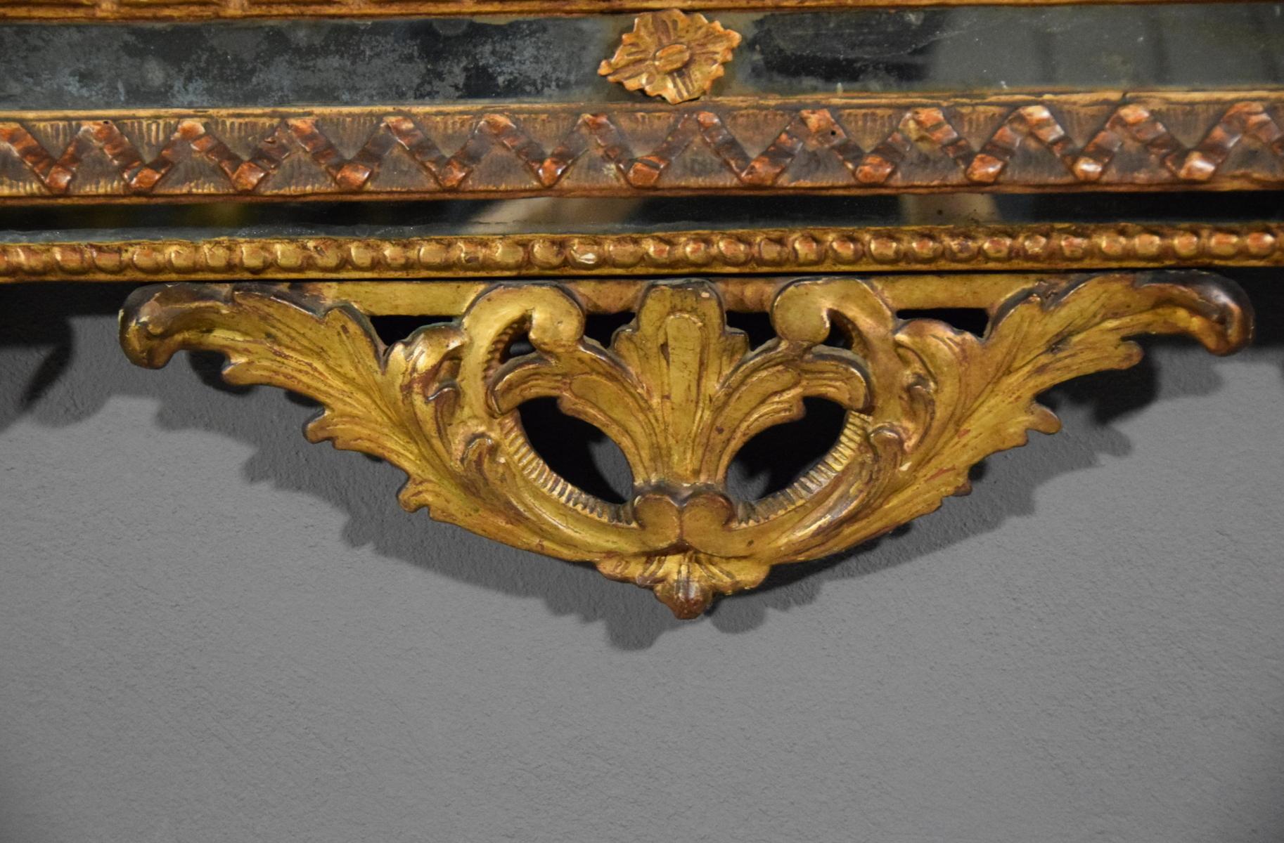 18th Century Italian Carved and Gilded Wood Mirror 2