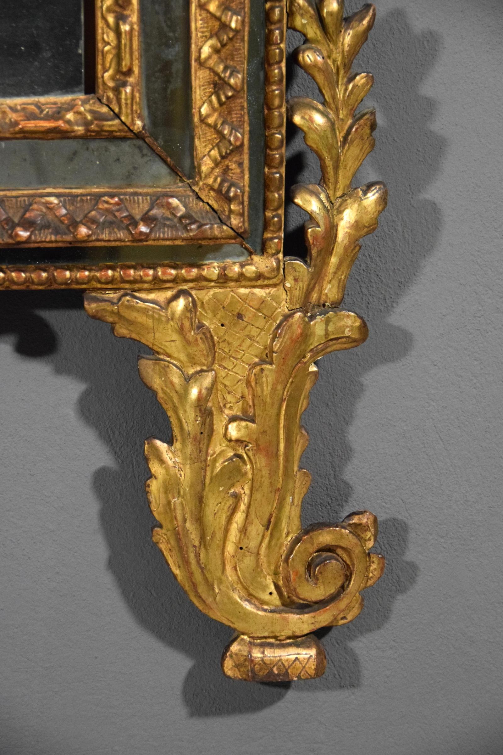 18th Century Italian Carved and Gilded Wood Mirror 3