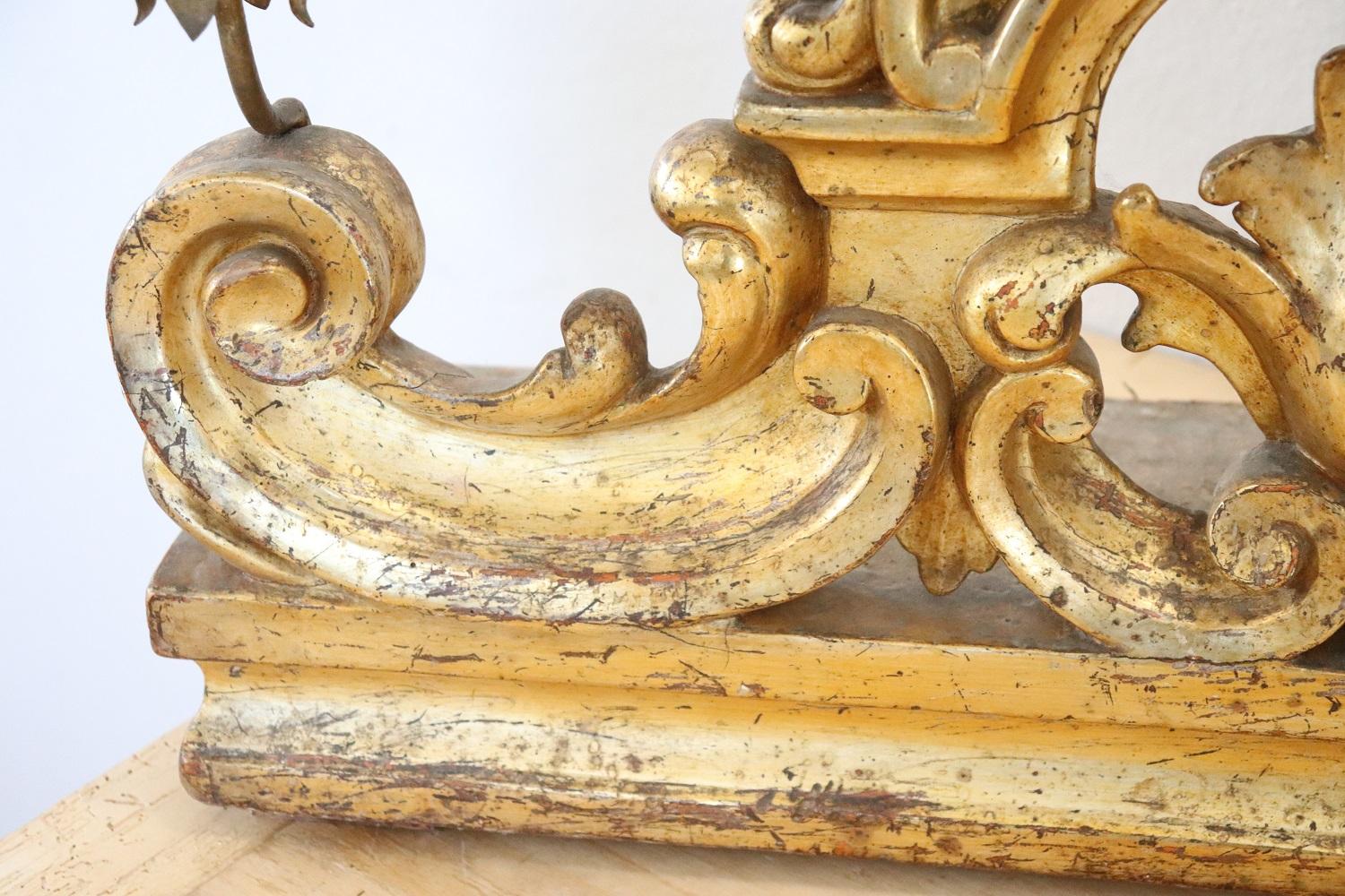 18th Century Italian Carved and Gilded Wood Pair of Antique Candelabrum In Good Condition For Sale In Casale Monferrato, IT