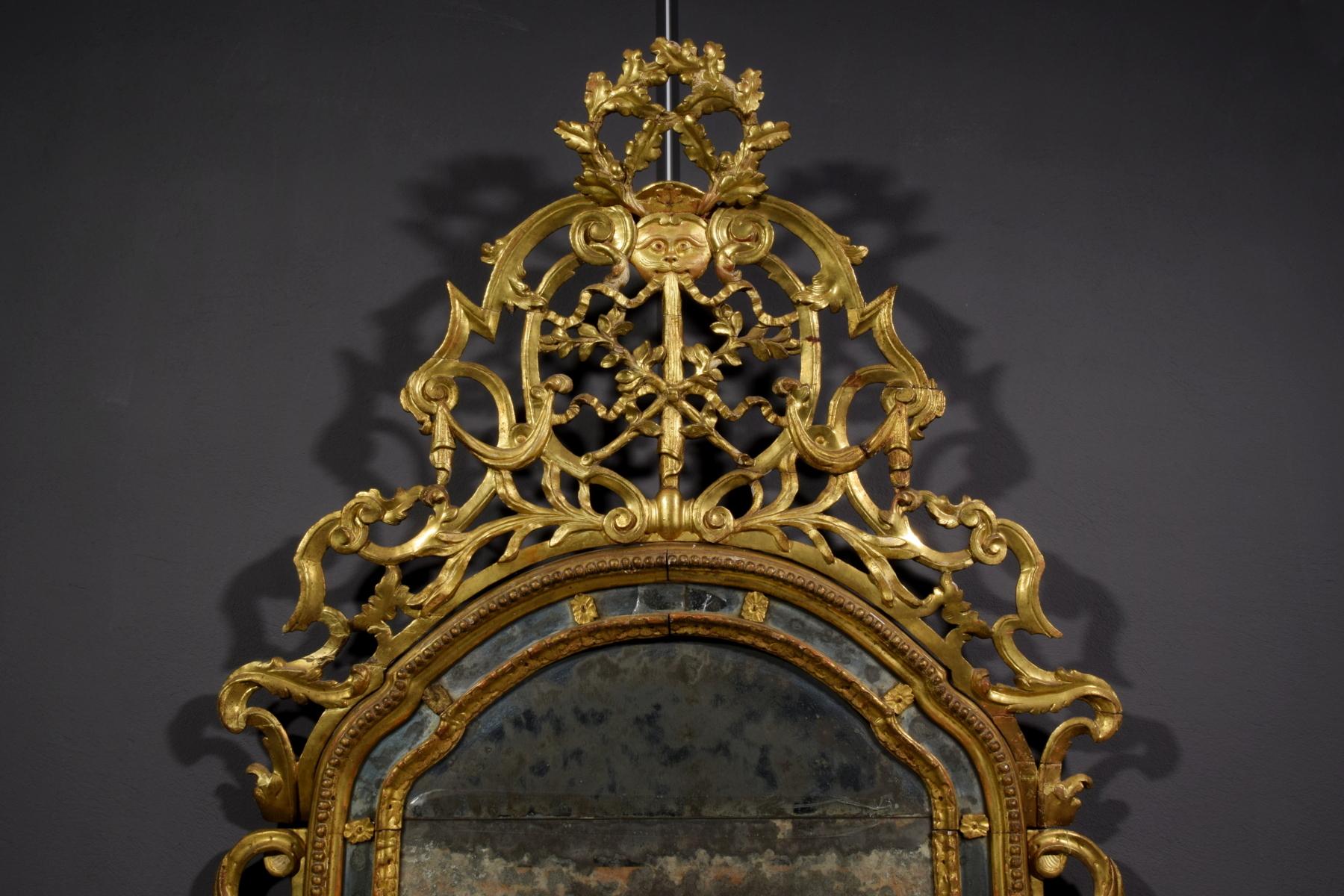 18th Century, Italian Carved and Giltwood Mirror 6