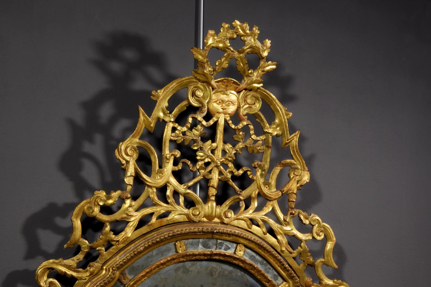 18th Century, Italian Carved and Giltwood Mirror 12