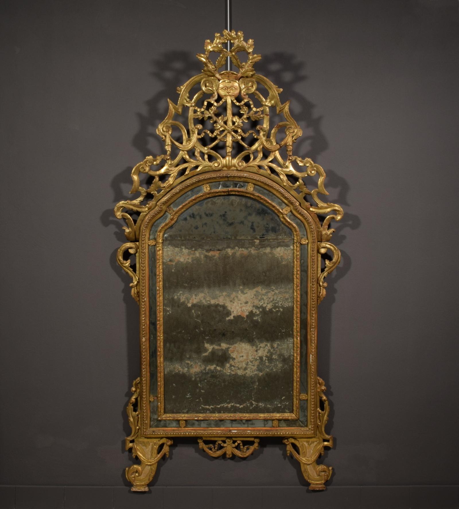 18th Century, Italian Carved and Giltwood Mirror 14
