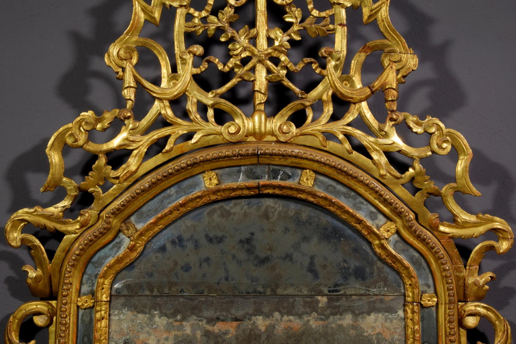 18th Century, Italian Carved and Giltwood Mirror 1