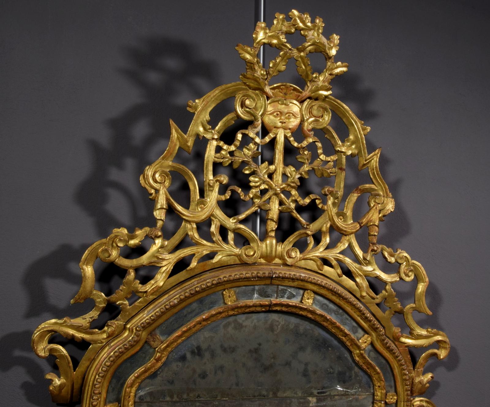 18th Century, Italian Carved and Giltwood Mirror 2