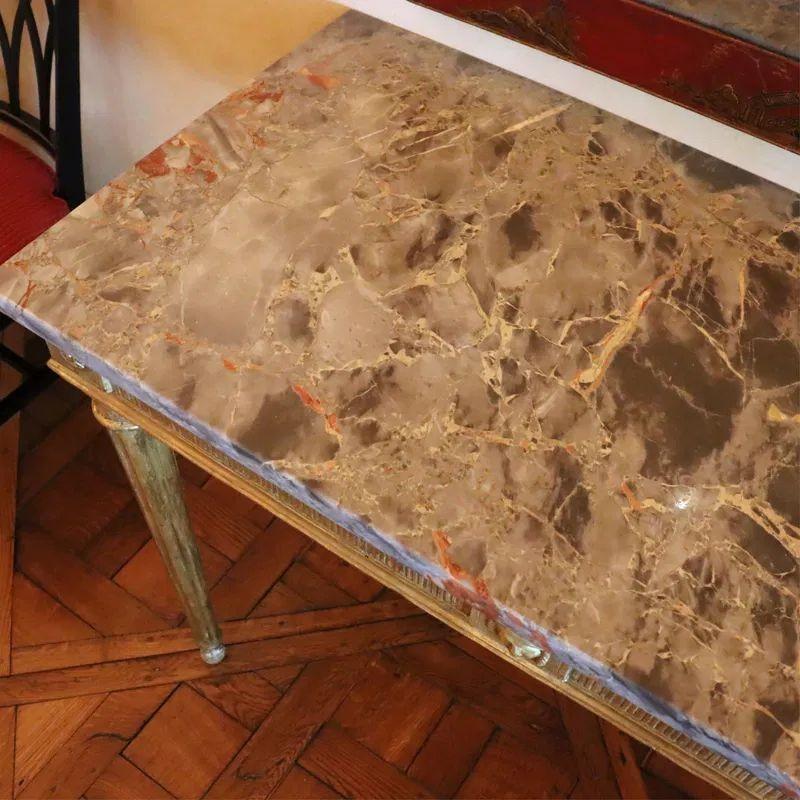 Italienische Konsole mit Schnitzereien und Giltwood aus dem 18. (Marmor) im Angebot