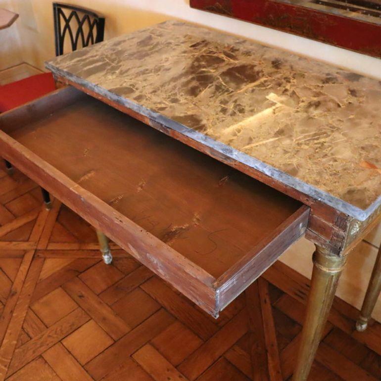 Italienische Konsole mit Schnitzereien und Giltwood aus dem 18. im Angebot 3