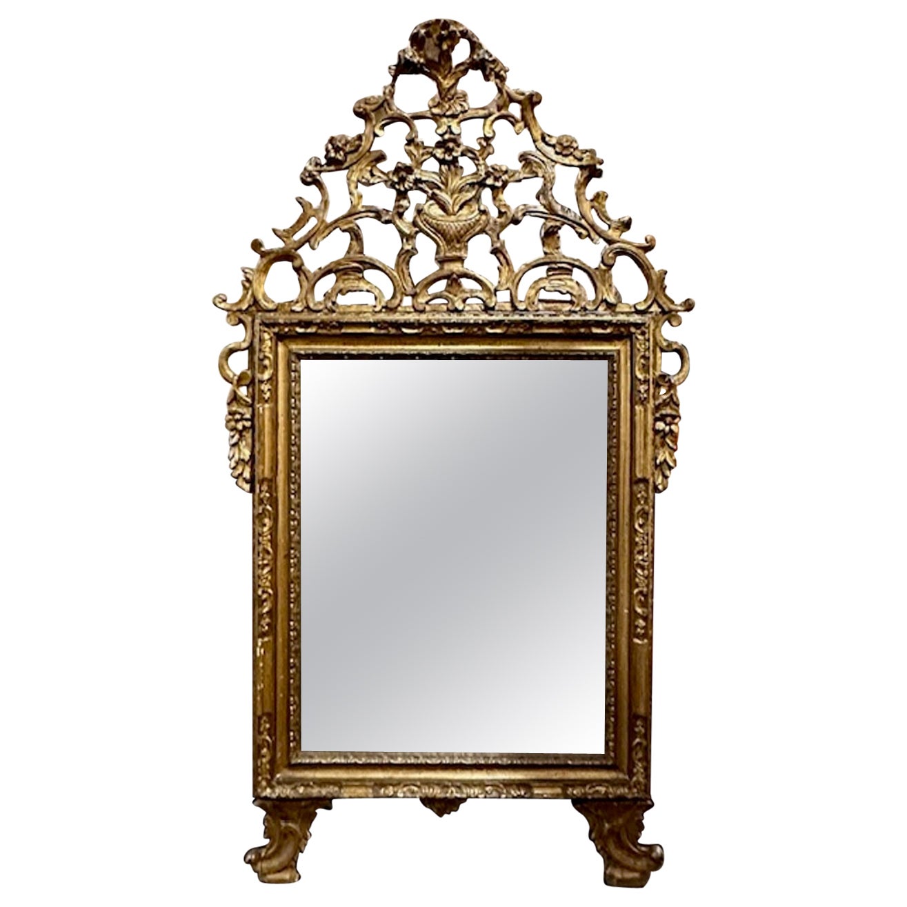 Miroir italien du 18e siècle en bois sculpté et doré