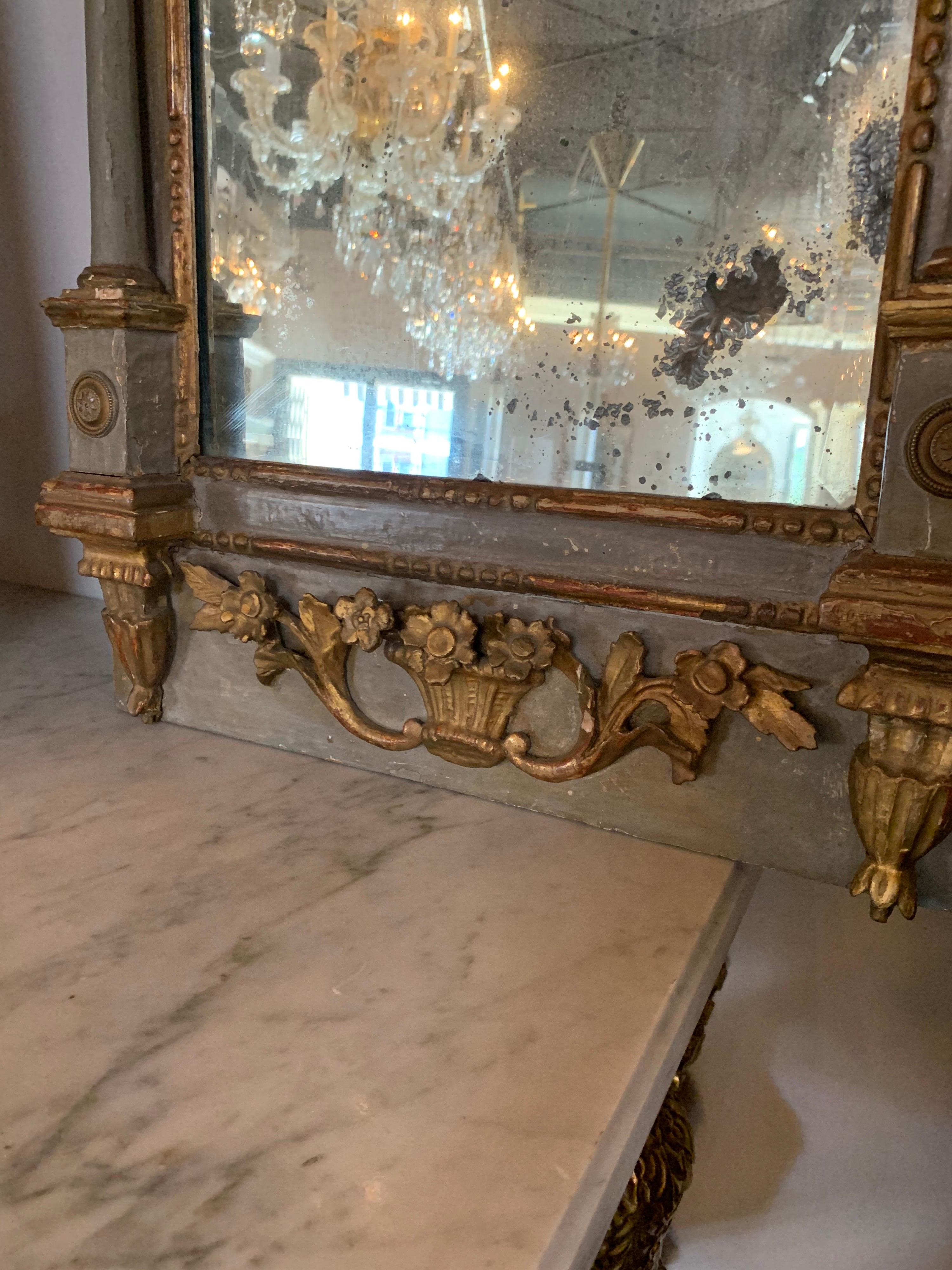 Giltwood 18th Century Italian Carved and Parcel Gilt Mirror