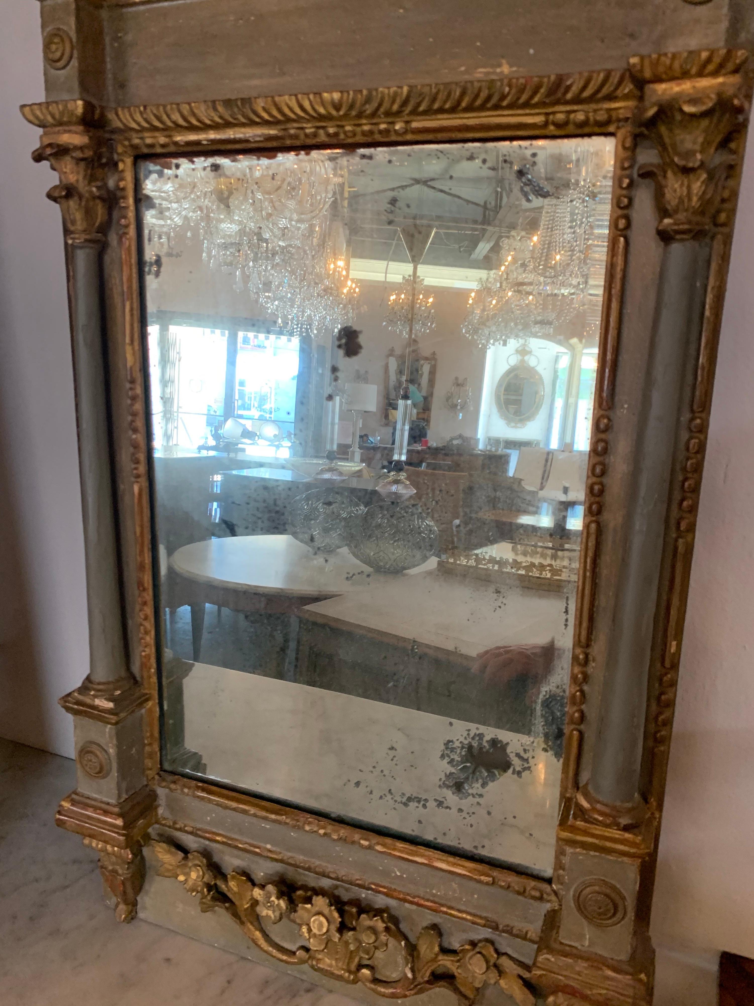 18th Century Italian Carved and Parcel Gilt Mirror 1