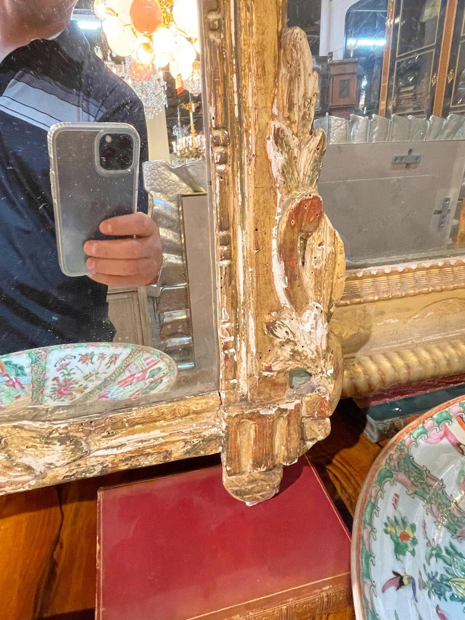 18th Century Italian Carved and Parcel Gilt Mirror For Sale 1