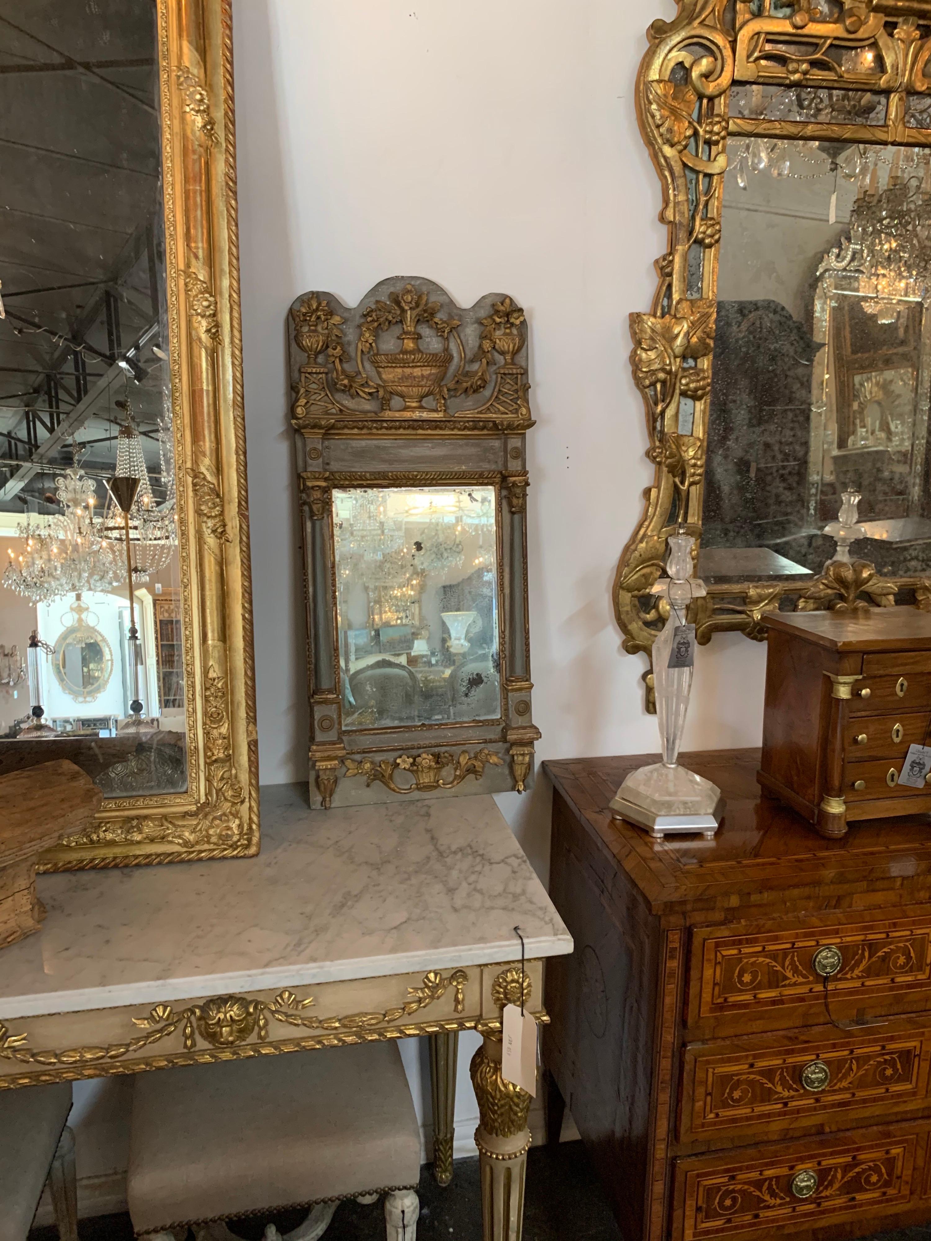18th Century Italian Carved and Parcel Gilt Mirror 2