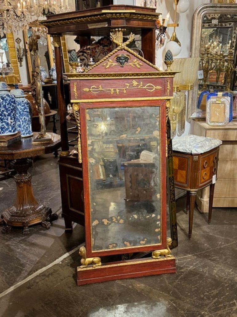 Interessanter italienischer geschnitzter und paketvergoldeter Pfeilerspiegel aus Lucca, Italien, aus dem 18. Schöne Patina von Rot und Gold und der Spiegel hat das ursprüngliche Glas. Ein schönes Stück!!
