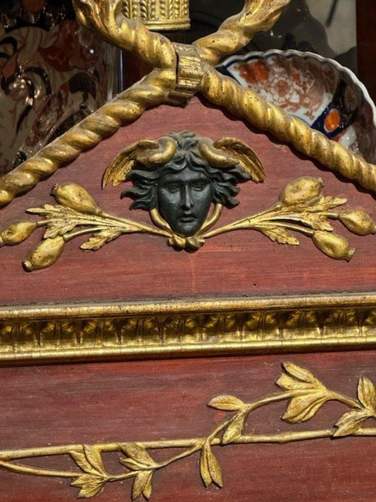 Italienischer geschnitzter und vergoldeter Pier-Spiegel aus dem 18. (18. Jahrhundert und früher) im Angebot