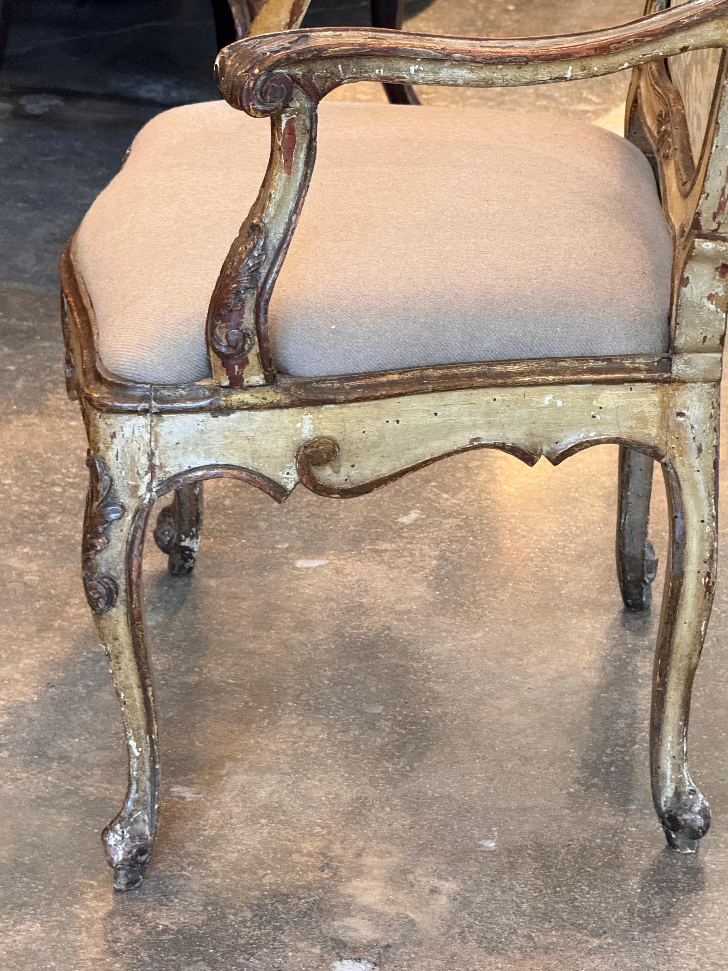 Fauteuil italien sculpté du 18e siècle en vente 3
