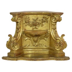 18th Century Italian Carved Giltwood Baroque House Altar