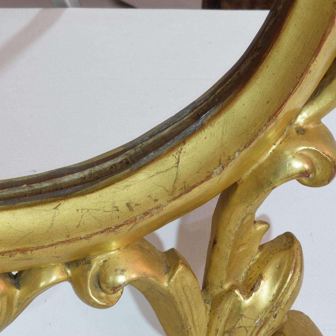 Siglo XVIII, Espejo Barroco Italiano Tallado en Madera Dorada en venta 5