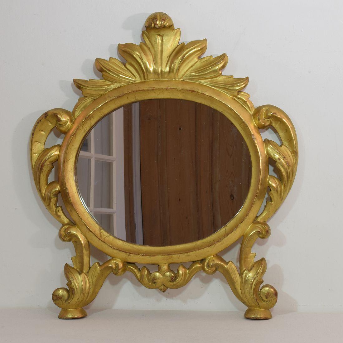 Siglo XVIII, Espejo Barroco Italiano Tallado en Madera Dorada Tallado a mano en venta