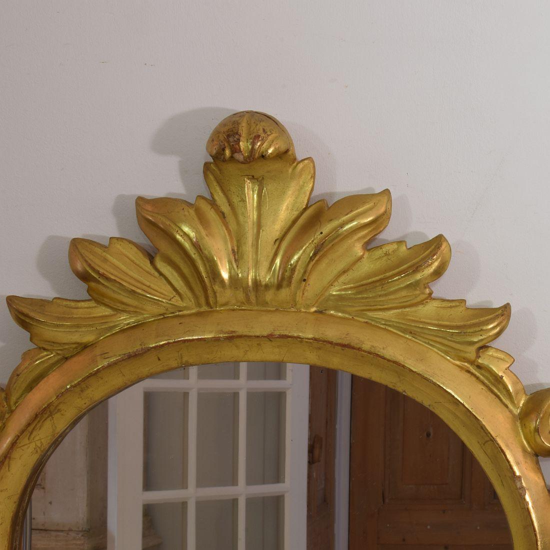 Siglo XVIII, Espejo Barroco Italiano Tallado en Madera Dorada siglo XVIII y antes en venta