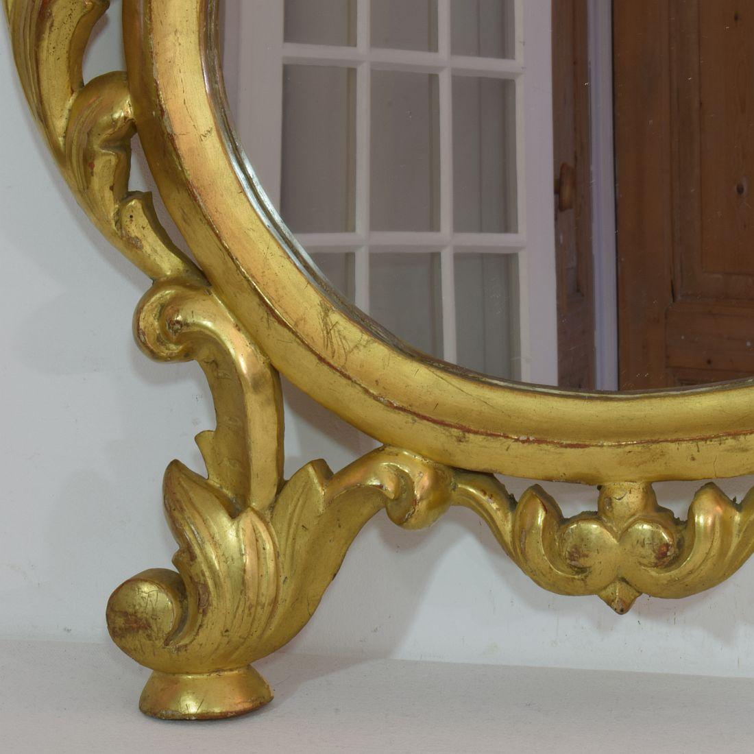 Siglo XVIII, Espejo Barroco Italiano Tallado en Madera Dorada en venta 2